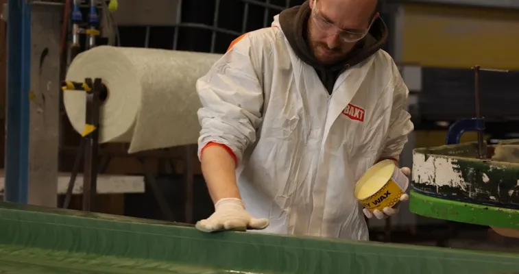 polishing moulds for a perfect finish before lamination process